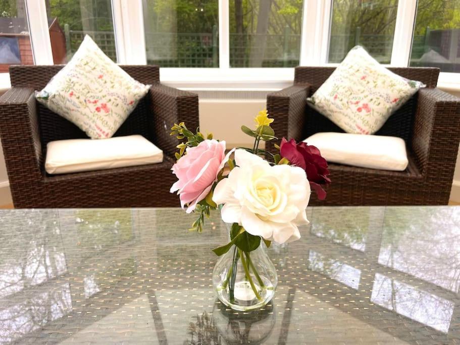 The Woodlands, Shortstay, Ideal For Families, Relocation, Contractors, Travel Stay Horley Exterior photo