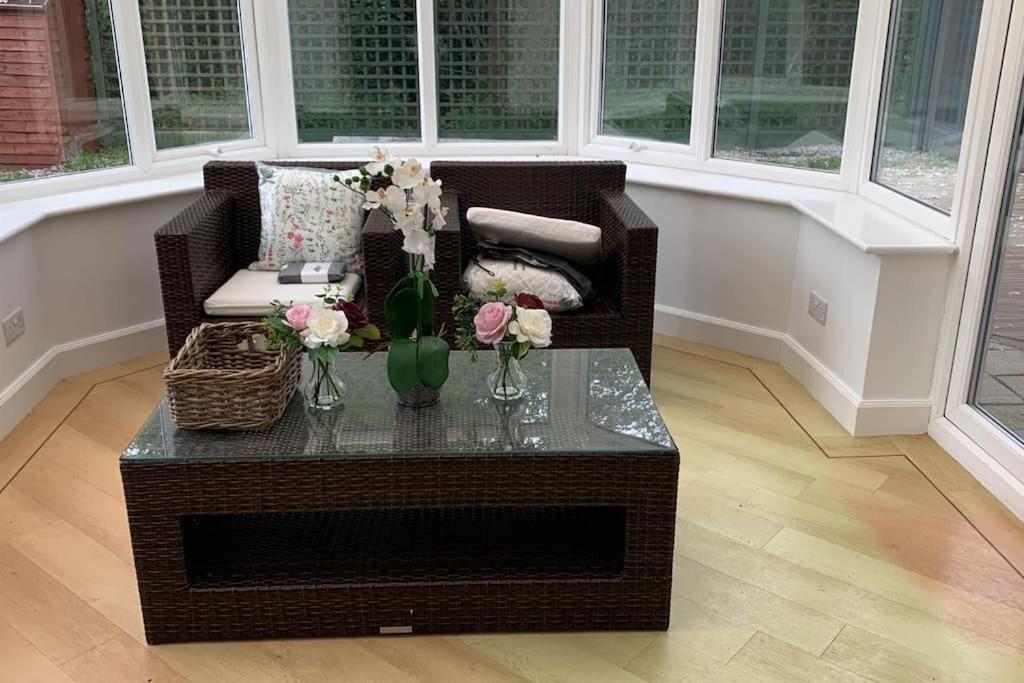 The Woodlands, Shortstay, Ideal For Families, Relocation, Contractors, Travel Stay Horley Exterior photo