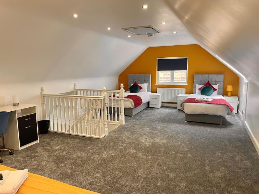 The Woodlands, Shortstay, Ideal For Families, Relocation, Contractors, Travel Stay Horley Exterior photo