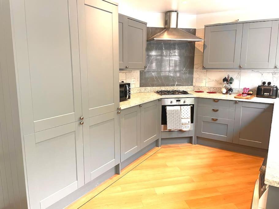 The Woodlands, Shortstay, Ideal For Families, Relocation, Contractors, Travel Stay Horley Exterior photo