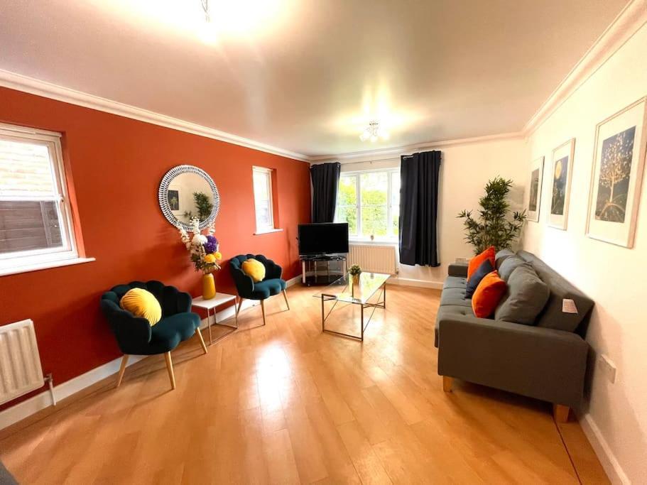 The Woodlands, Shortstay, Ideal For Families, Relocation, Contractors, Travel Stay Horley Exterior photo